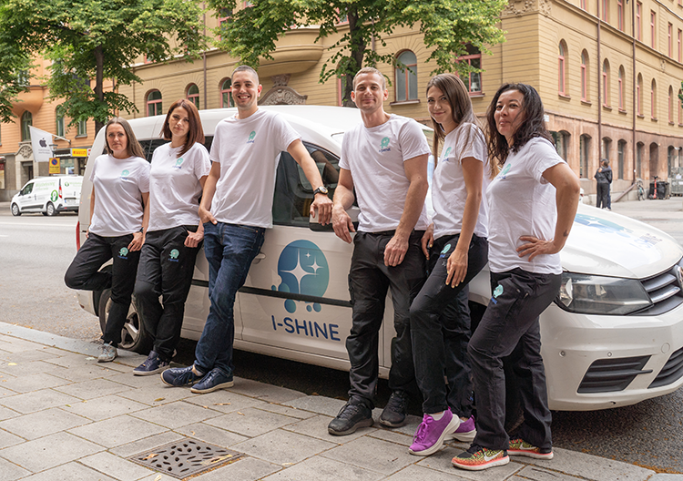 We Make You Shine AB logotyp